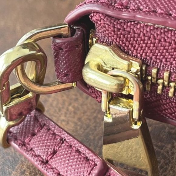 Authentic Tory Burch Emerson Full Size Zippy Wallet with Wristlet - Picture 3 of 9